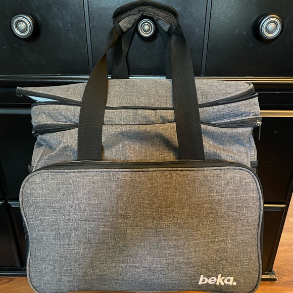 Beka DOG Travel Bag comes with foldable water/food containers! Brand new! - Picture 2 of 8